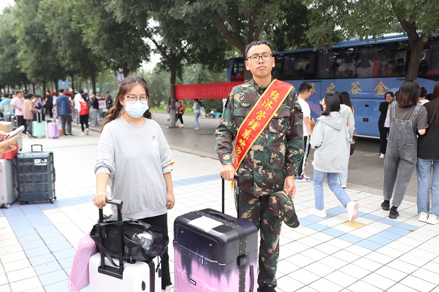 党员先锋做表率 模范带头迎新生——经济与管理学院主题党日迎新活动
