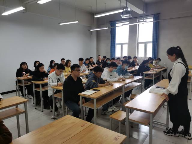 追忆峥嵘岁月,感悟伟大精神——智能工程学院学生党支部第三次集中学习专题会