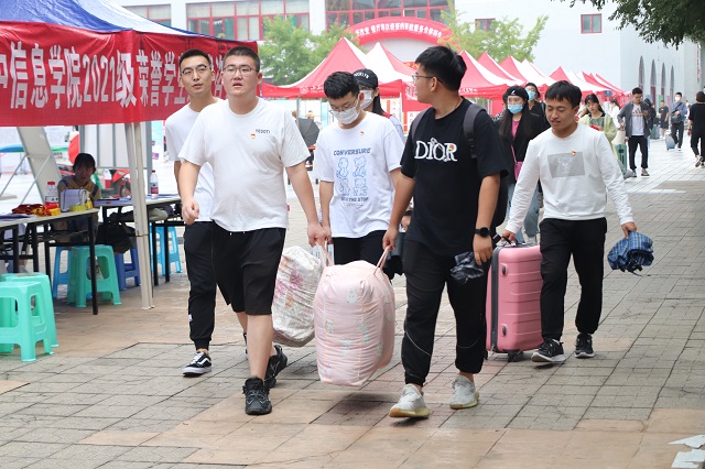 党员先锋做表率 模范带头迎新生——经济与管理学院主题党日迎新活动